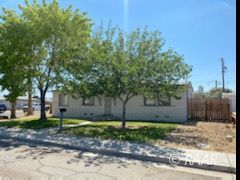 301 North Florence Street Ridgecrest, CA 93555 - Photo 4 of 33 a view of a backyard