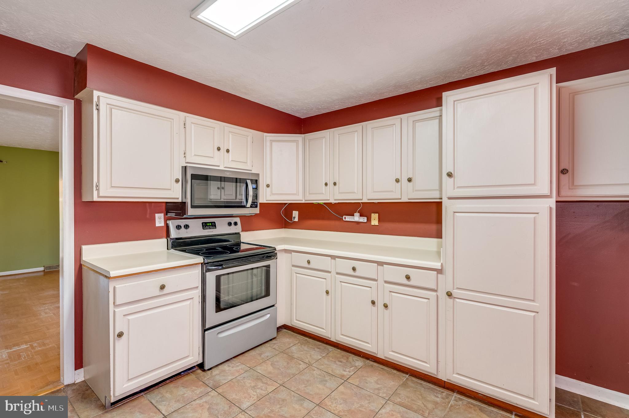 129 Longcroft Road Winchester, VA 22602 - Photo 27 of 37 Kitchen