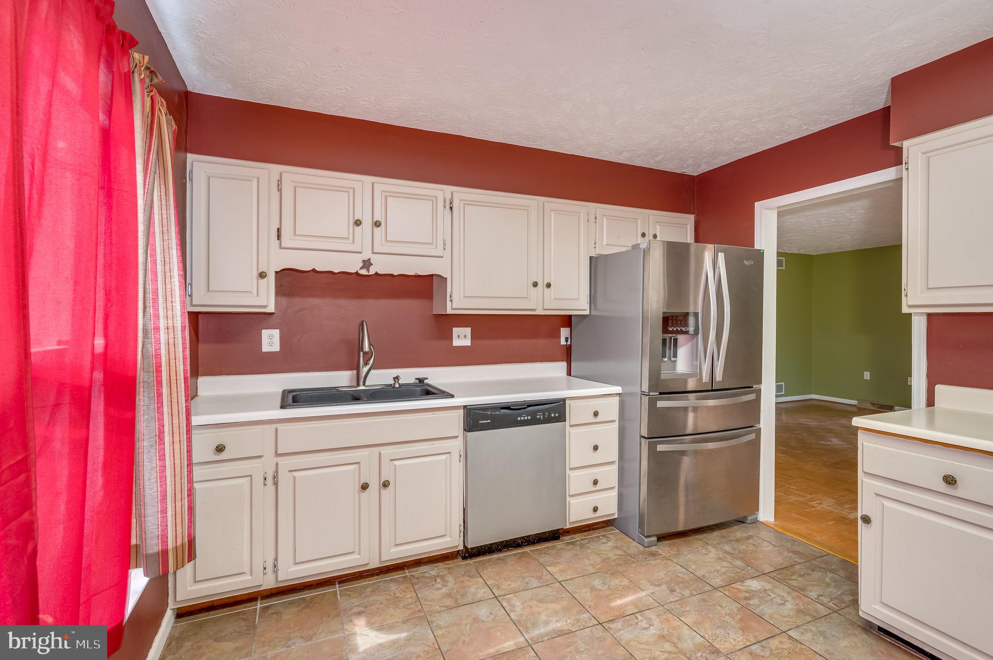 129 Longcroft Road Winchester, VA 22602 - Photo 28 of 37 Kitchen