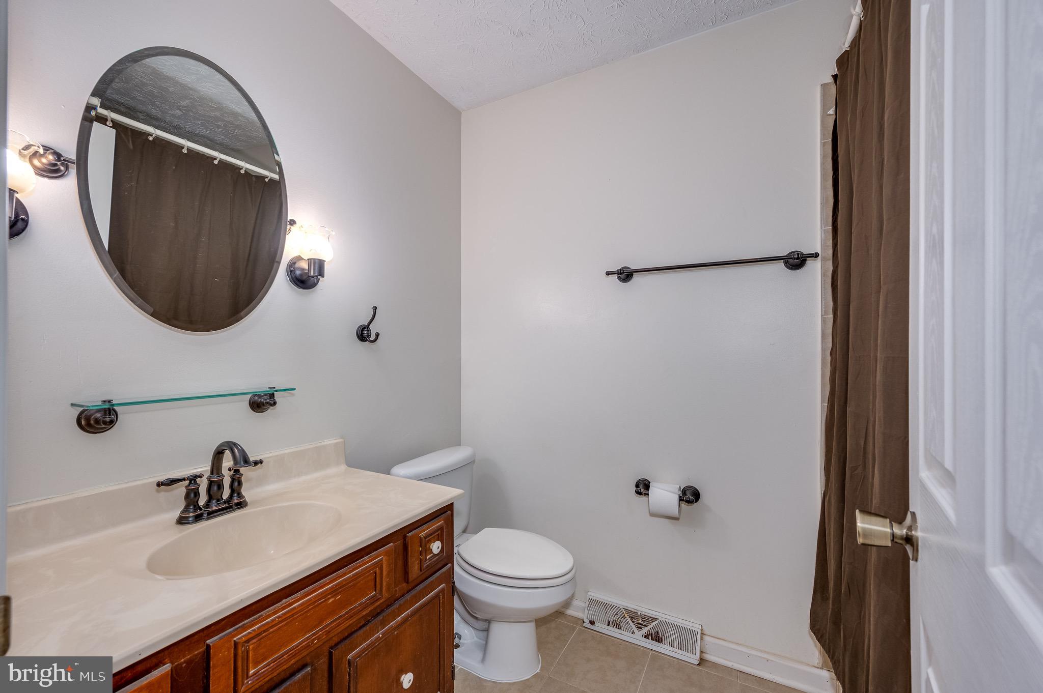 129 Longcroft Road Winchester, VA 22602 - Photo 29 of 37 Full Bath #2