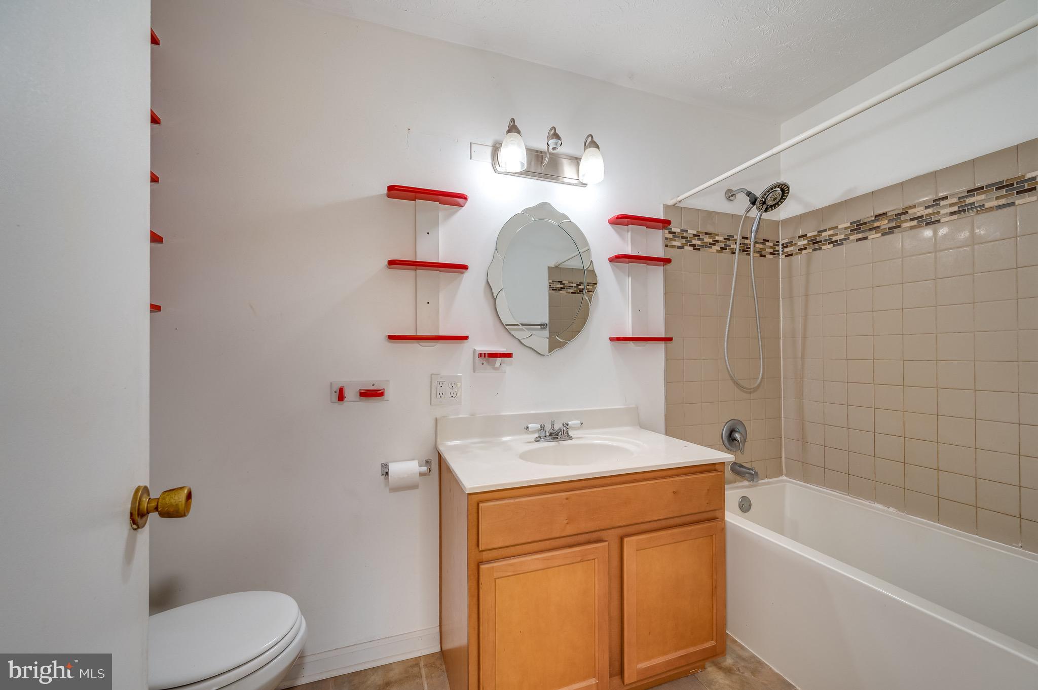 129 Longcroft Road Winchester, VA 22602 - Photo 35 of 37 Primary Bathroom