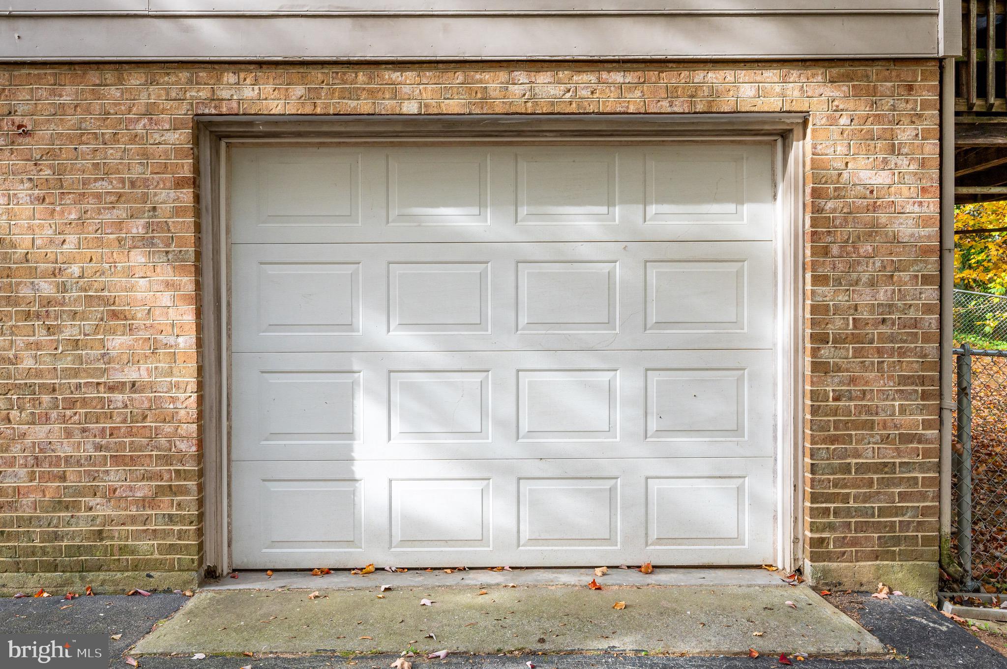 129 Longcroft Road Winchester, VA 22602 - Photo 10 of 37 One Car Garage