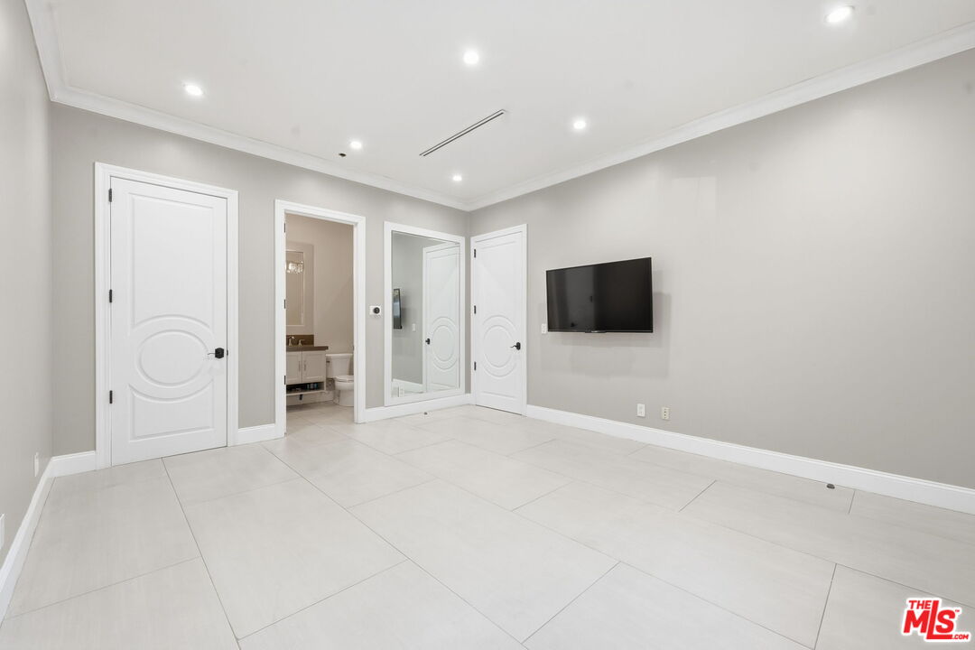 12419 Erwin Street Valley Village, CA 91606 - Photo 20 of 35