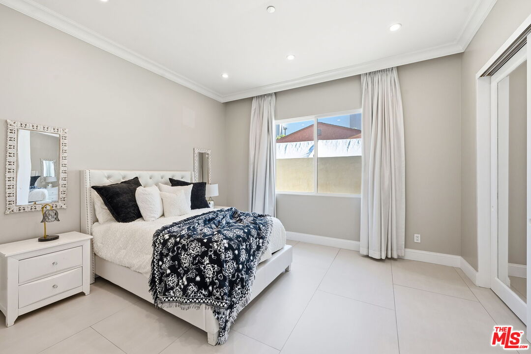 12419 Erwin Street Valley Village, CA 91606 - Photo 23 of 35