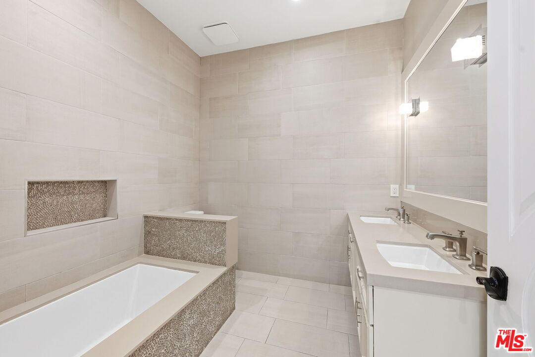 12419 Erwin Street Valley Village, CA 91606 - Photo 28 of 35