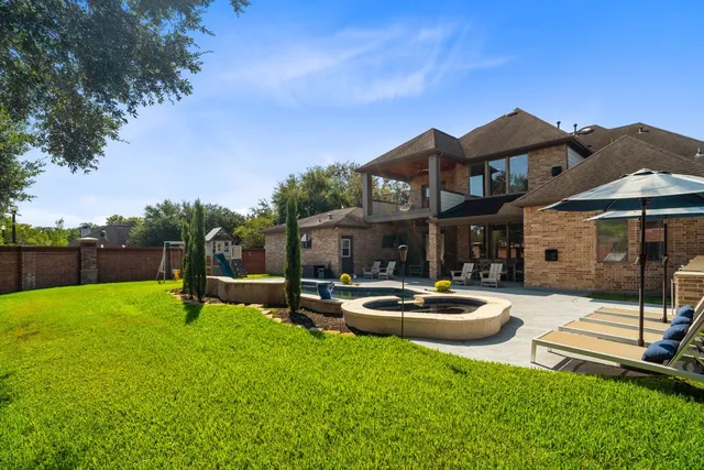 a view of a house with swimming pool and sitting area