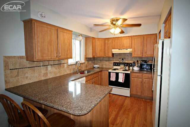 7090 Calkins Road Flint, MI 48532 - Photo 4 of 29 20453146-3.JPG