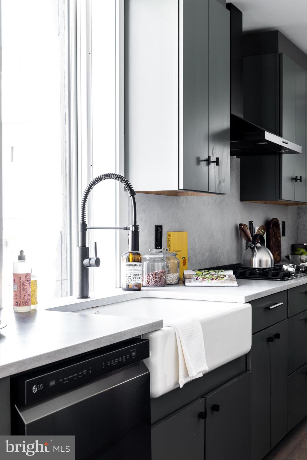 2624 Brown Street Philadelphia, PA 19130 - Photo 32 of 136