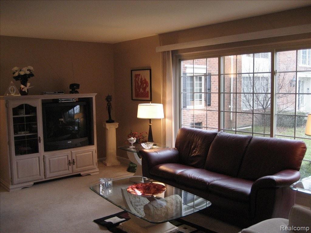 29676 Middlebelt Road, Unit 1202 Farmington, MI 48334 - Photo 6 of 16 Living Room