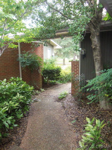 8090 Terrapin Cove Road Gloucester Point, VA 23062 - Photo 2 of 10