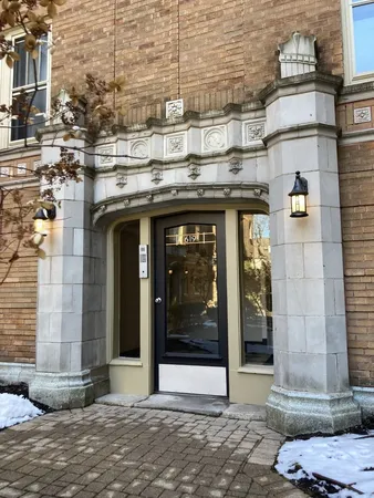 $2,200 | 619 Washington Boulevard, Unit 2W, Oak Park, IL 60302