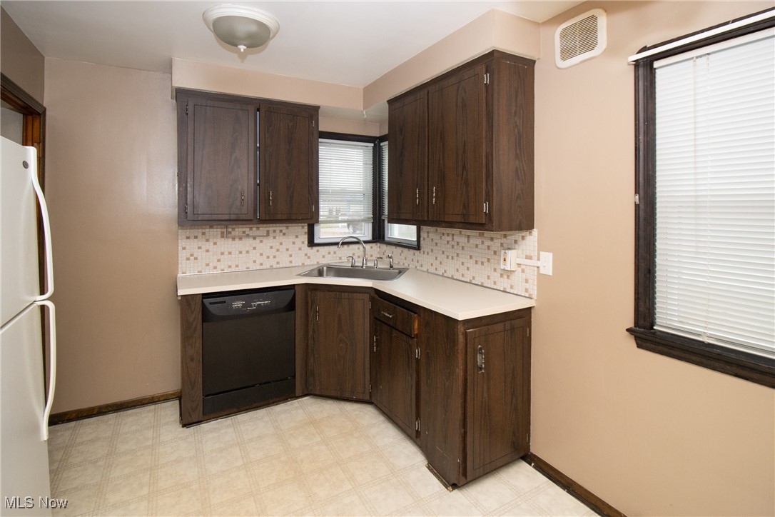 13107 Carpenter Road Cleveland, OH 44125 - Photo 5 of 25