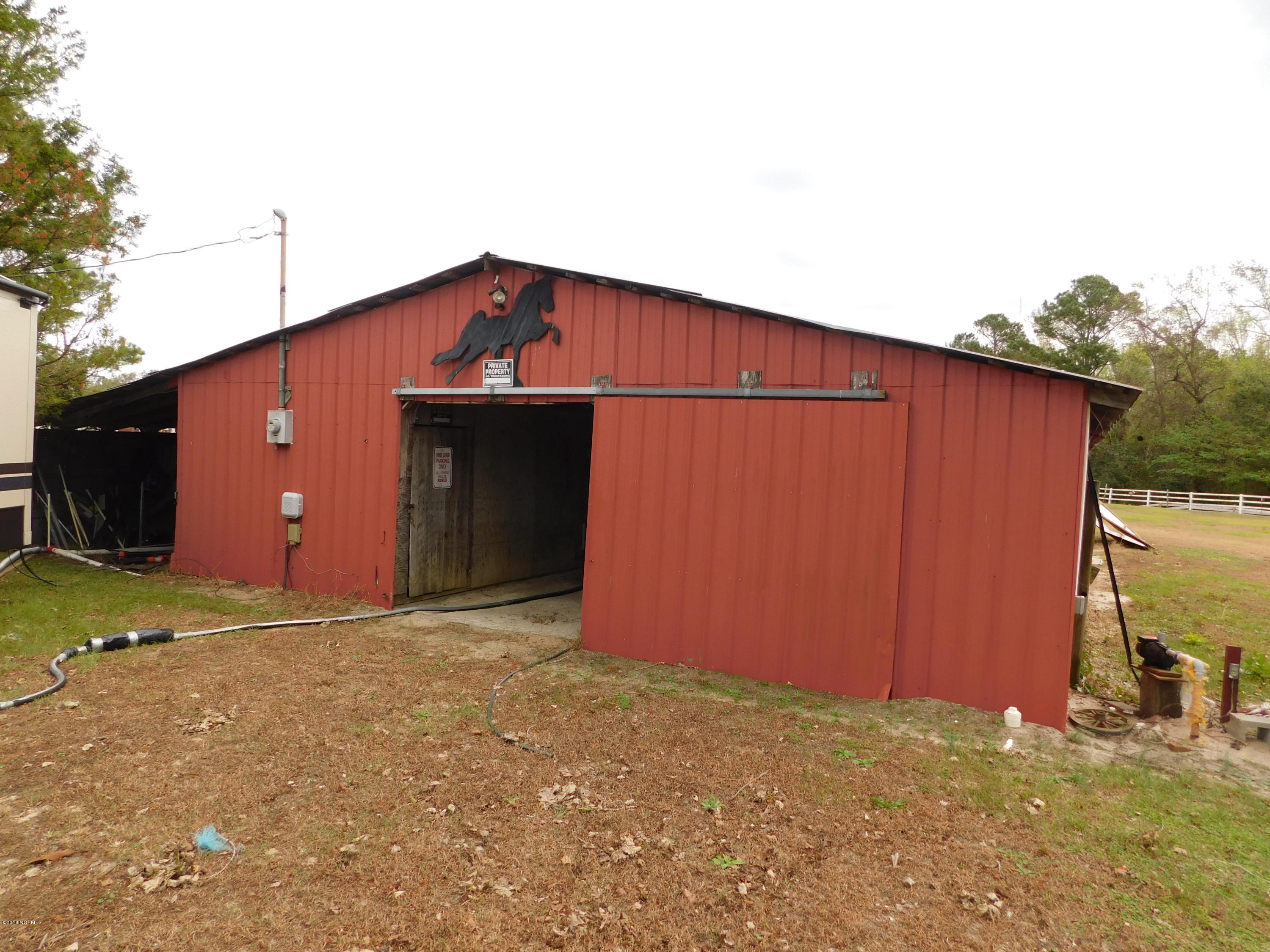 672 Roberts Road Newport, NC 28570 - Photo 30 of 36 Barn