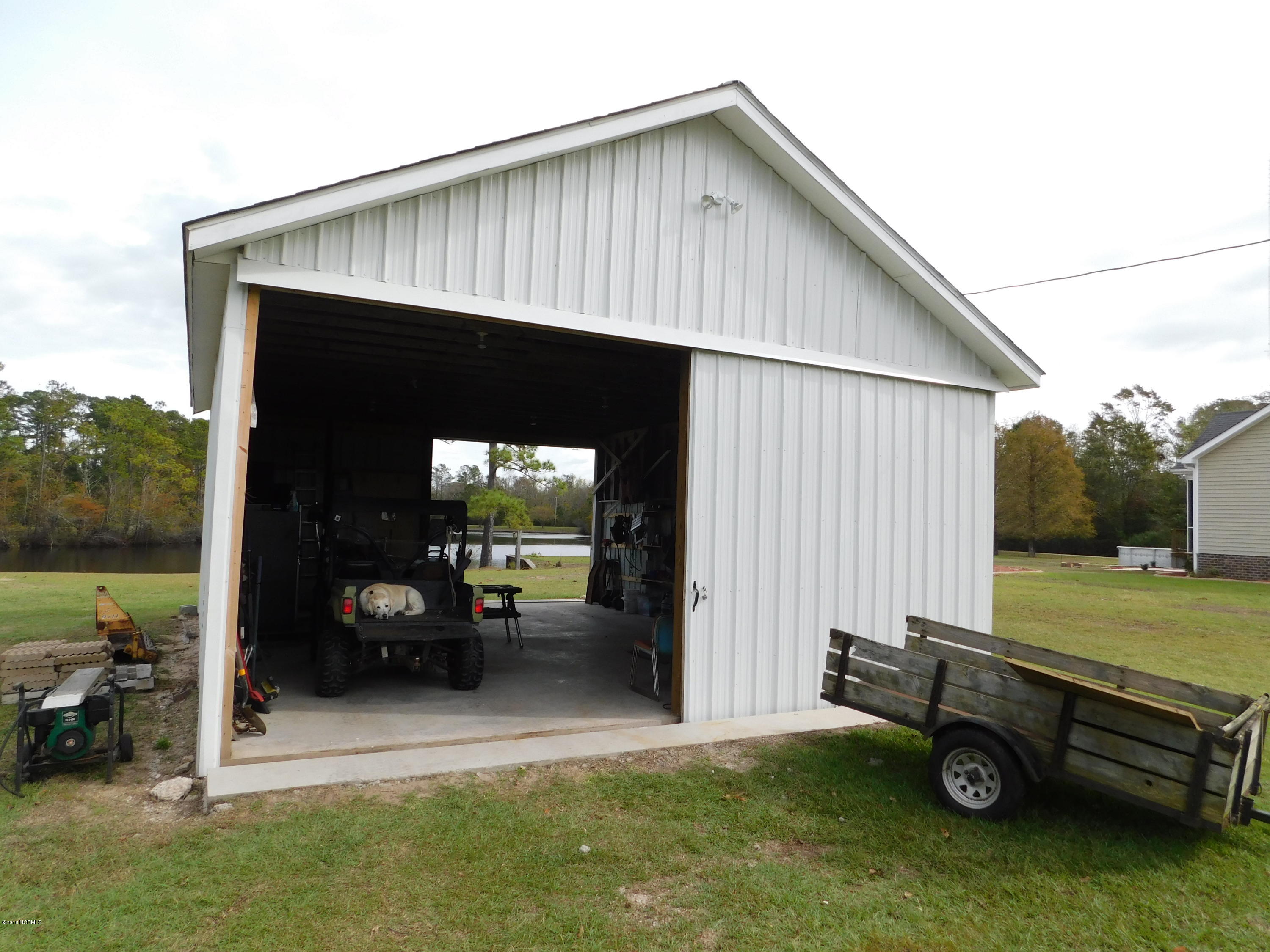 672 Roberts Road Newport, NC 28570 - Photo 5 of 36 Workshop/man cave