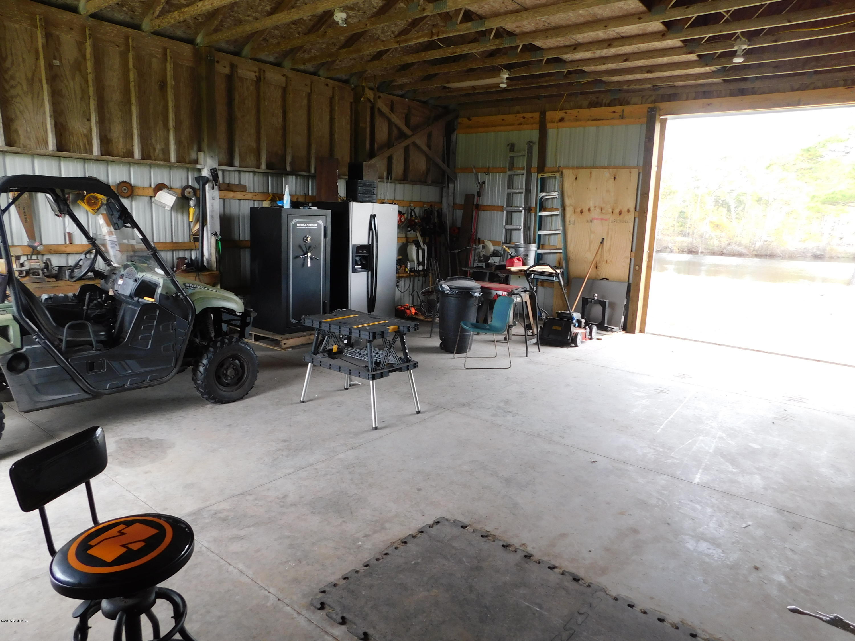 672 Roberts Road Newport, NC 28570 - Photo 6 of 36 Workshop interior