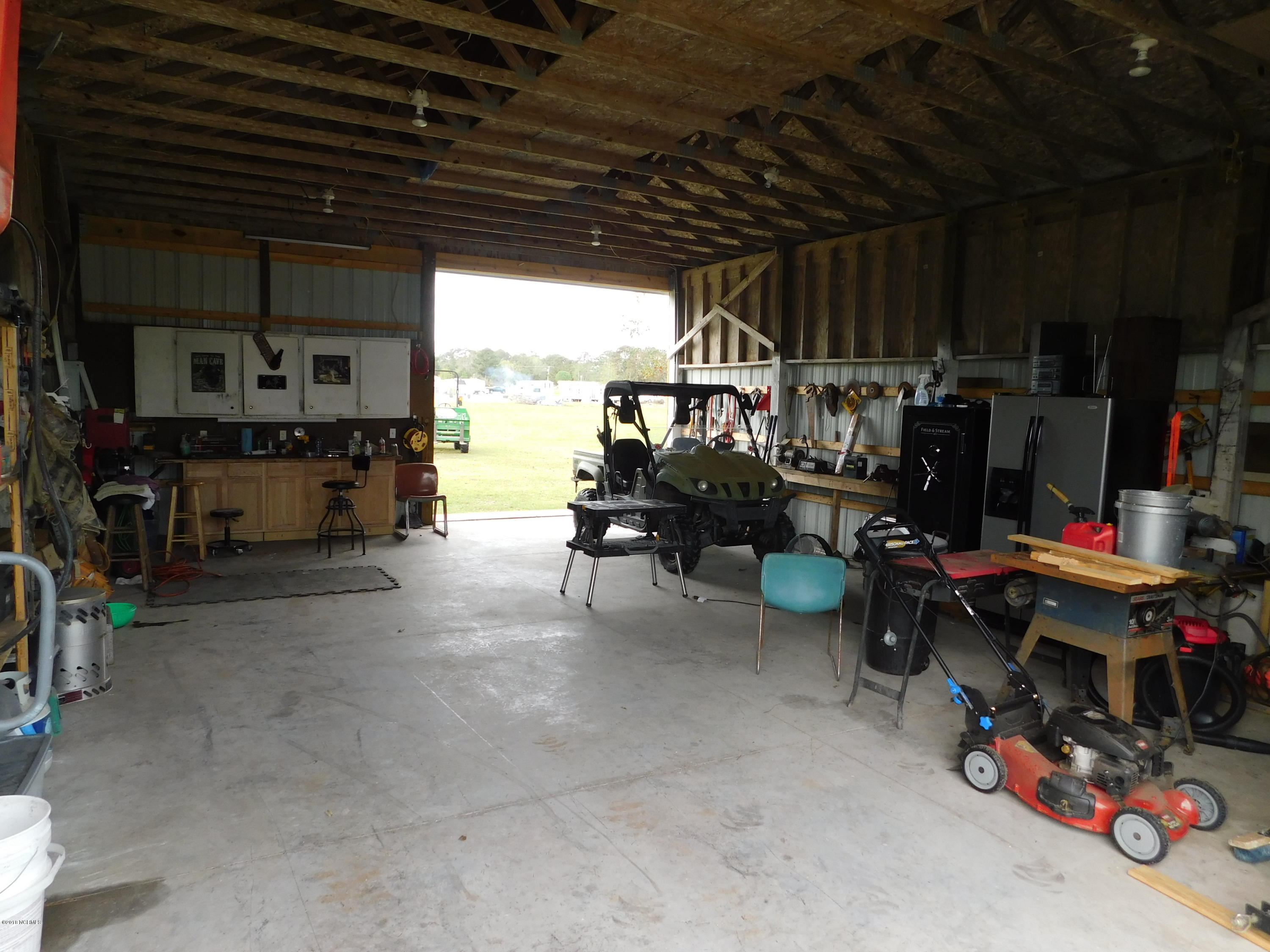 672 Roberts Road Newport, NC 28570 - Photo 7 of 36 Workshop interior