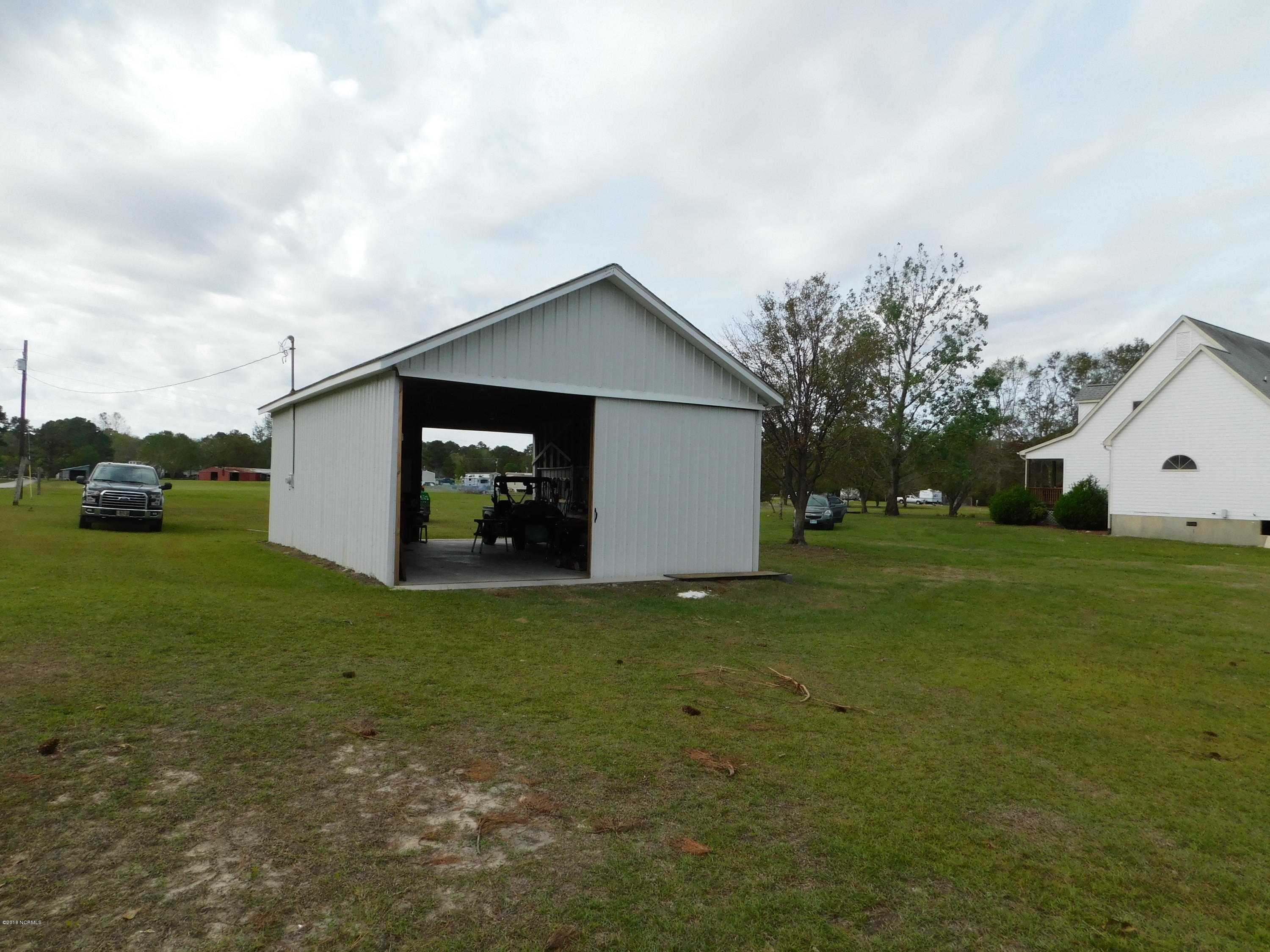 672 Roberts Road Newport, NC 28570 - Photo 9 of 36 Workshop exterior