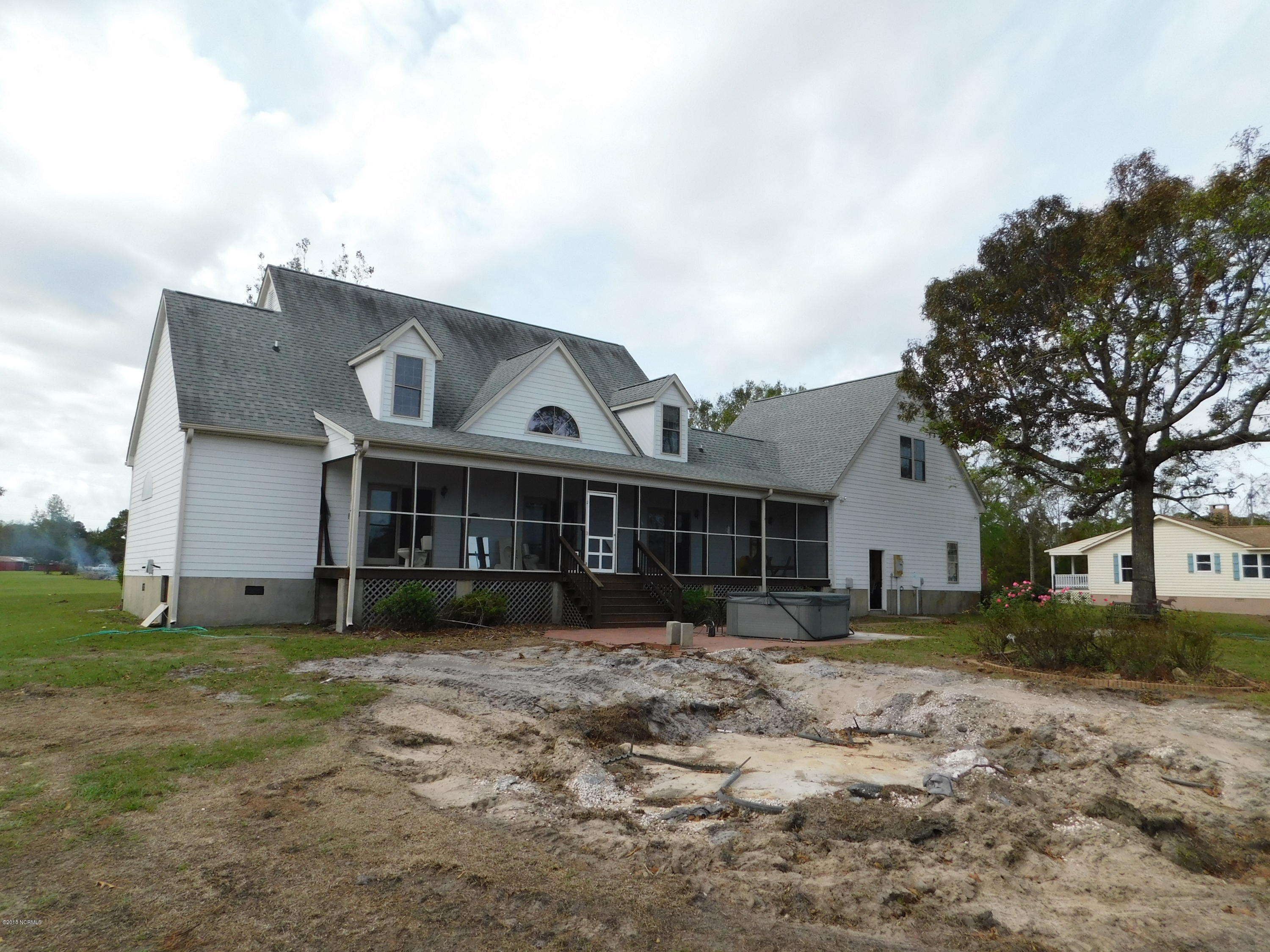 672 Roberts Road Newport, NC 28570 - Photo 10 of 36 Rear view