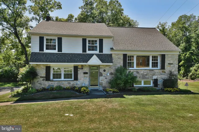 $599,000 | 2106 Carolton Way, Flourtown, PA 19031