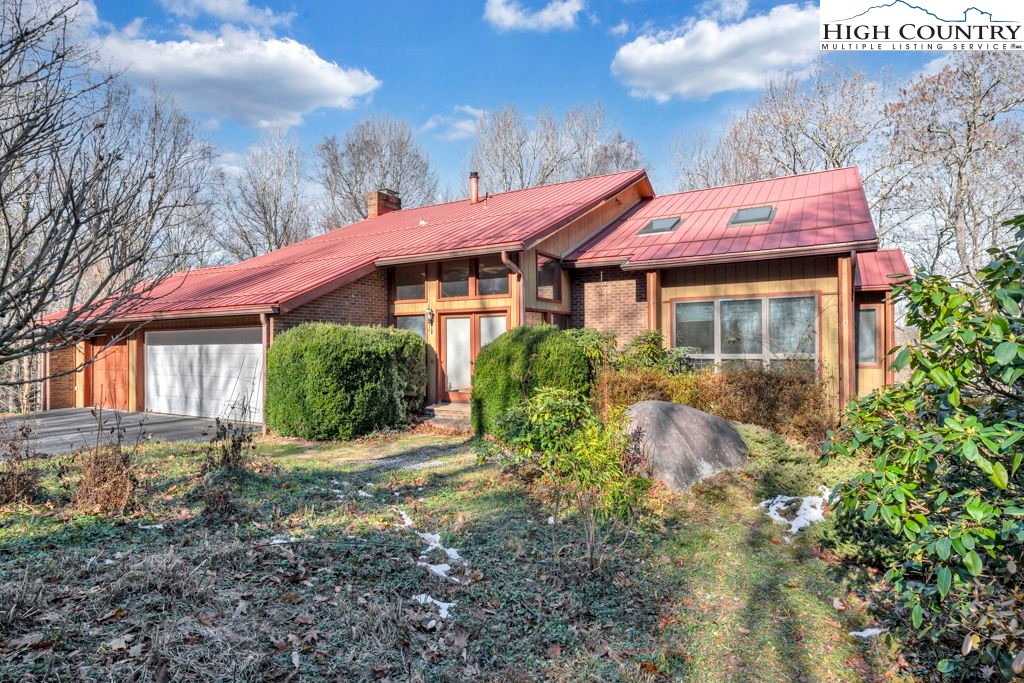 a view of a house with a yard and plants