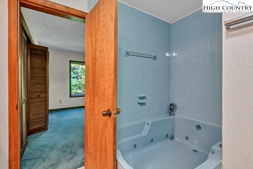 358 Devonwood Drive Boone, NC 28607 - Photo 36 of 50 a bathroom with a bathtub