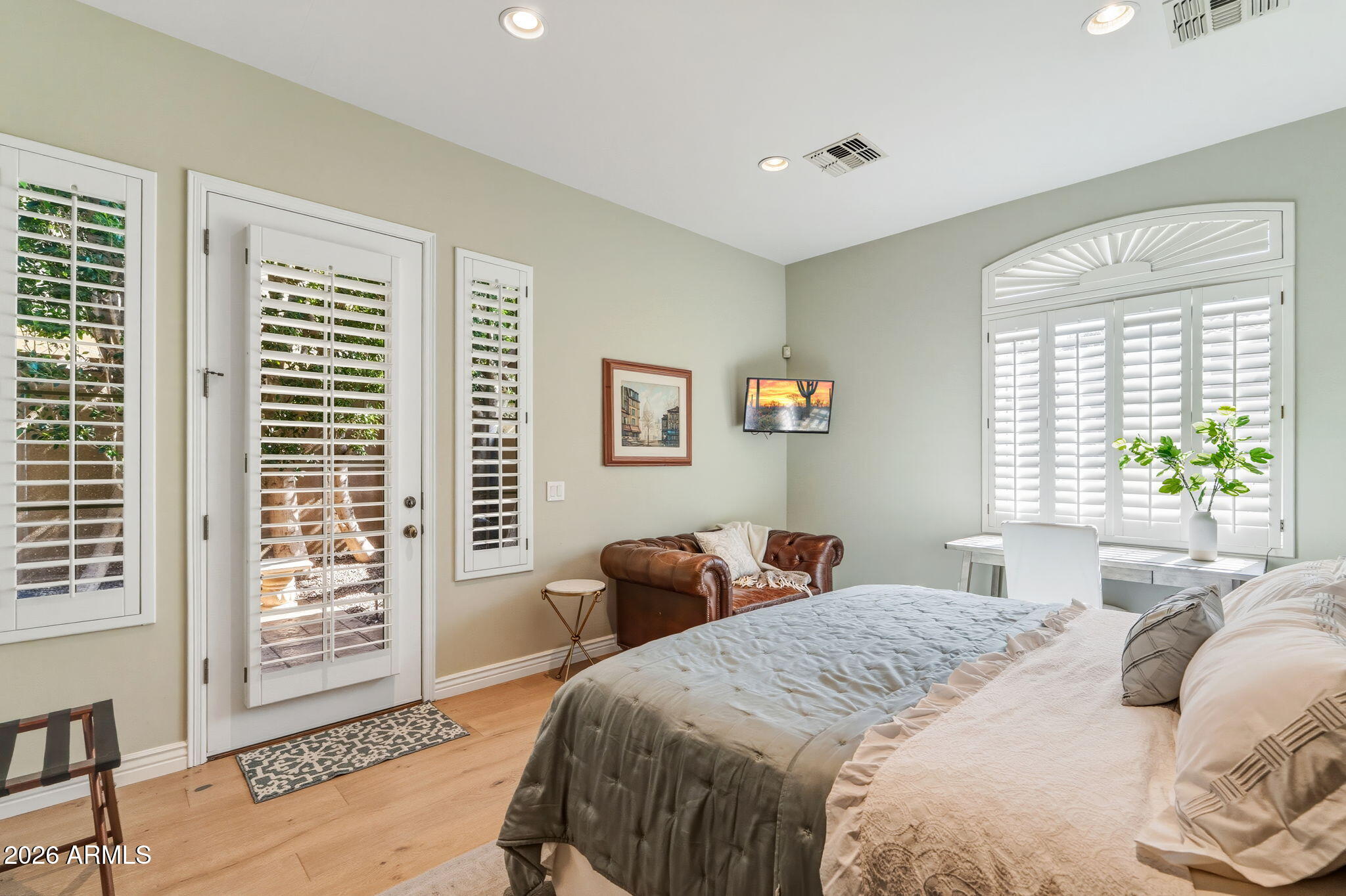 3450 East Pyrenees Pass Phoenix, AZ 85018 - Photo 23 of 55 Guest Suite