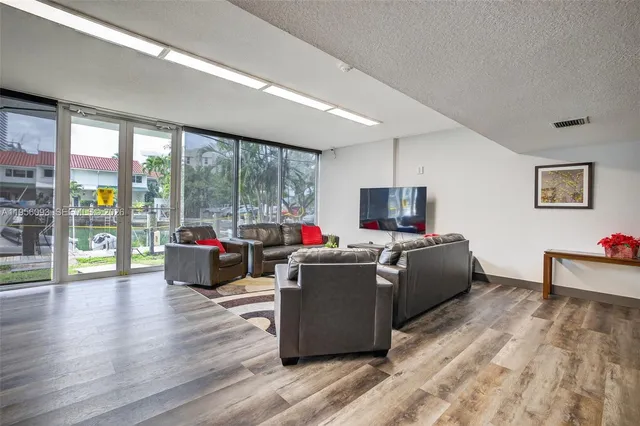 $2,900 | 16565 Northeast 26th Avenue, Unit 3F, North Miami Beach, FL 33160