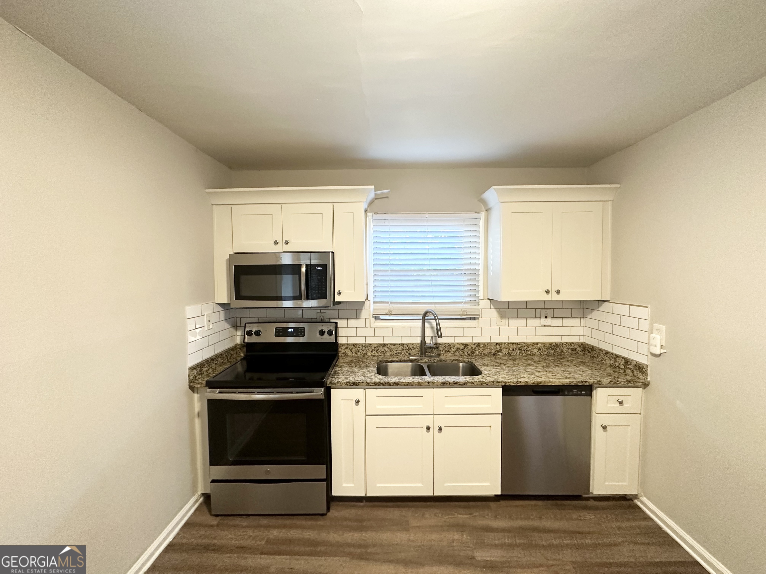 2228 Springdale Circle Southwest Atlanta, GA 30315 - Photo 6 of 15