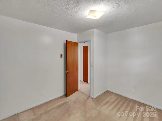 $490,000 | 250 Reeves Cove Road, Candler, NC 28715