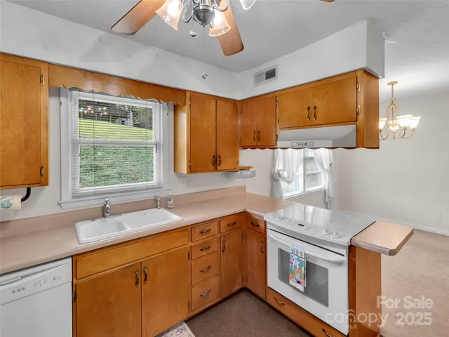 $490,000 | 250 Reeves Cove Road, Candler, NC 28715