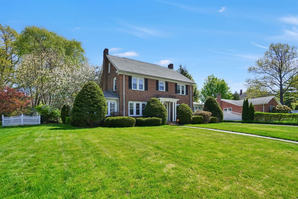 35 Shefford Street Springfield, MA 01107 - Photo 2 of 42
