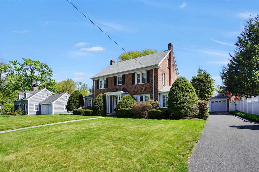 35 Shefford Street Springfield, MA 01107 - Photo 3 of 42