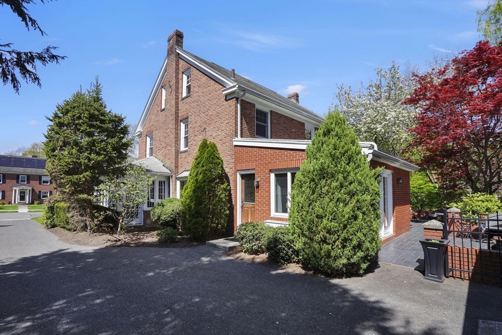35 Shefford Street Springfield, MA 01107 - Photo 9 of 42