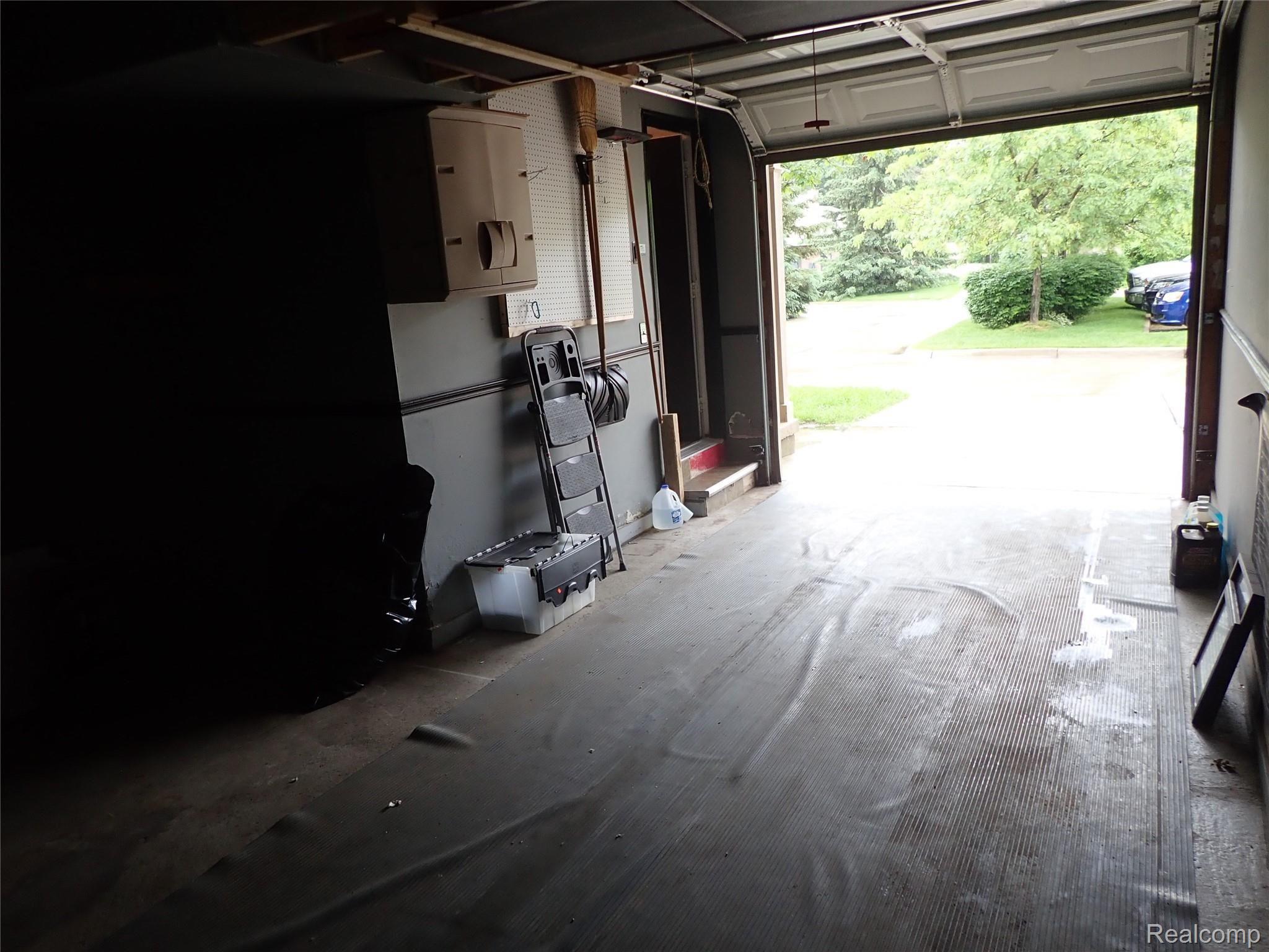 50 Pine Tree Ridge, Unit 4 Waterford, MI 48327 - Photo 25 of 25 garage