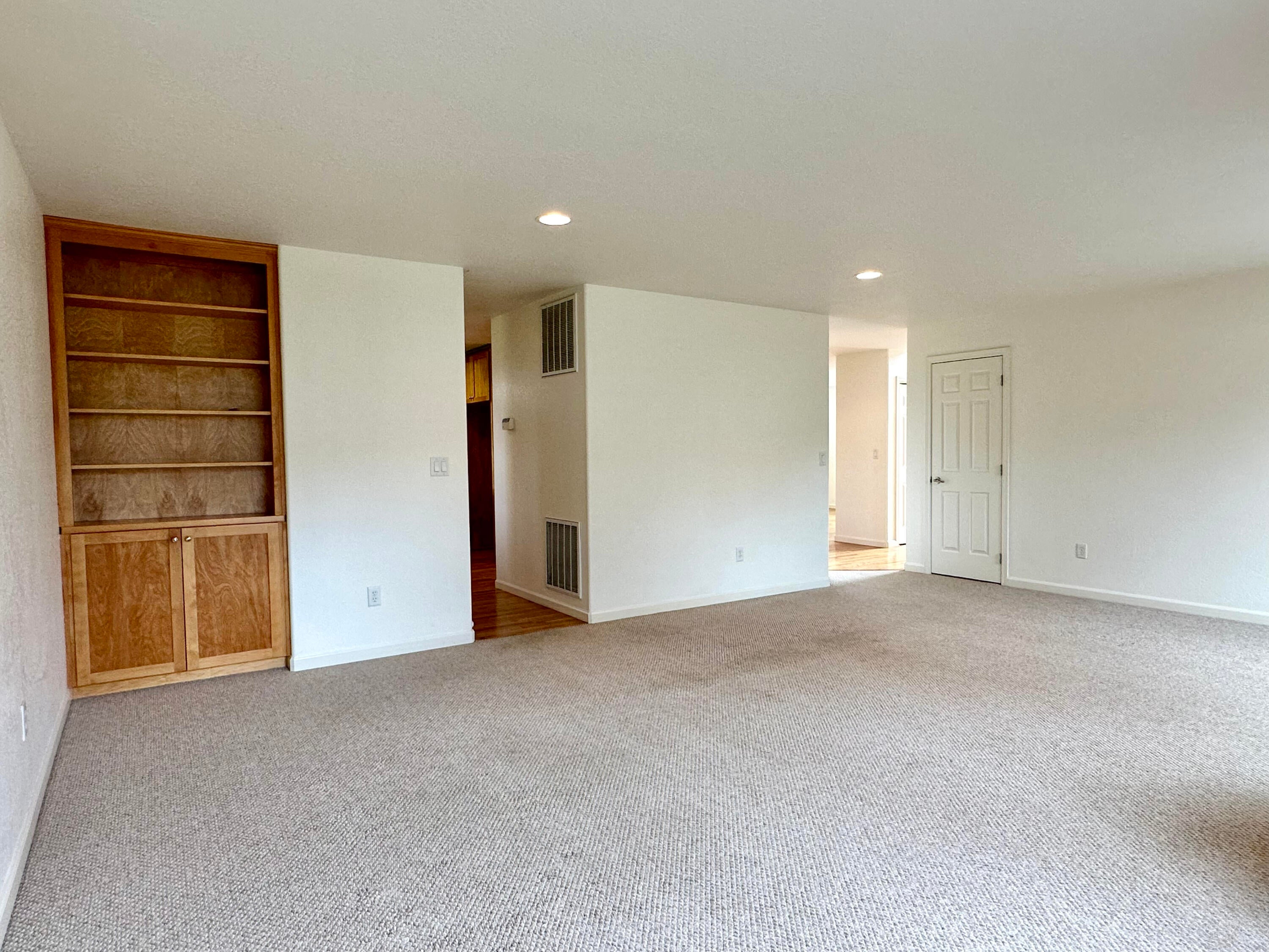 112 Walnut Place Phoenix, OR 97535 - Photo 23 of 78 Living room and more storage