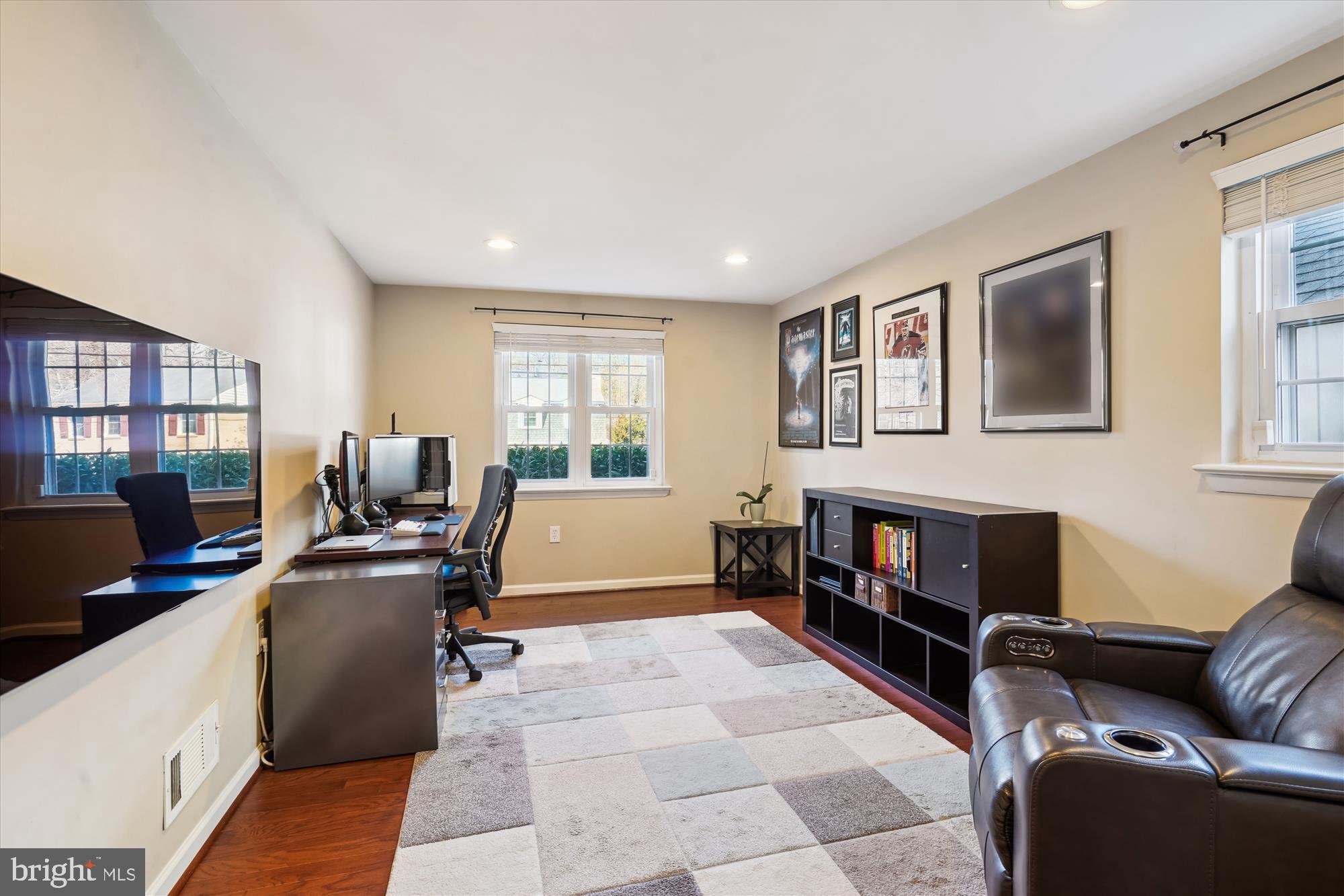 9209 Friars Road Bethesda, MD 20817 - Photo 33 of 47 Main Level Primary Ensuite #2