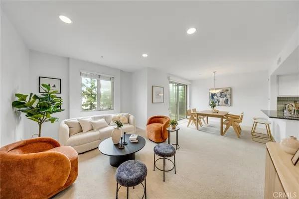 $898,000 | 931 East Walnut Street, Unit 307, Pasadena, CA 91106
