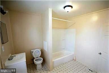 4907 Harford Road Baltimore, MD 21214 - Photo 17 of 26 Bath