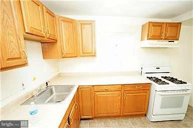 4907 Harford Road Baltimore, MD 21214 - Photo 4 of 26 Kitchen