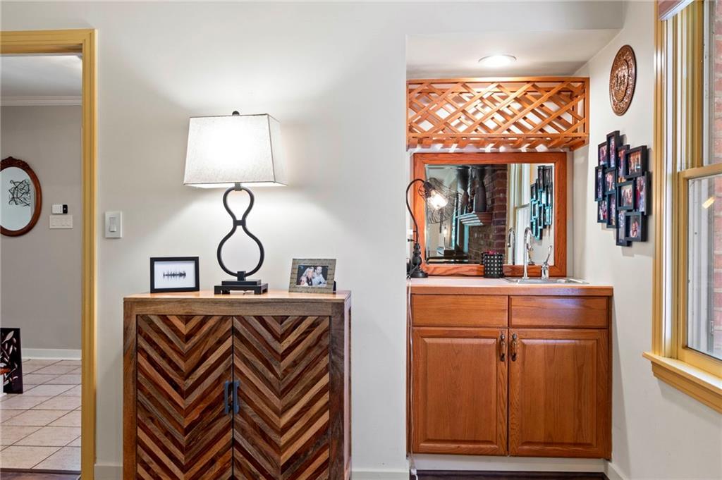 21 Oakglen Drive Oakmont, PA 15139 - Photo 18 of 50 a view of entryway