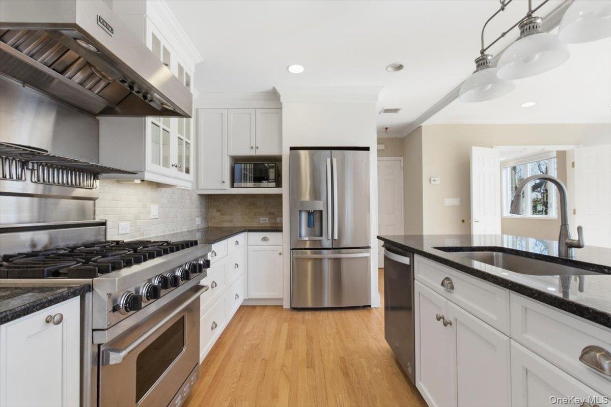 27 Harbor Terrace Drive Rye, NY 10580 - Photo 8 of 28