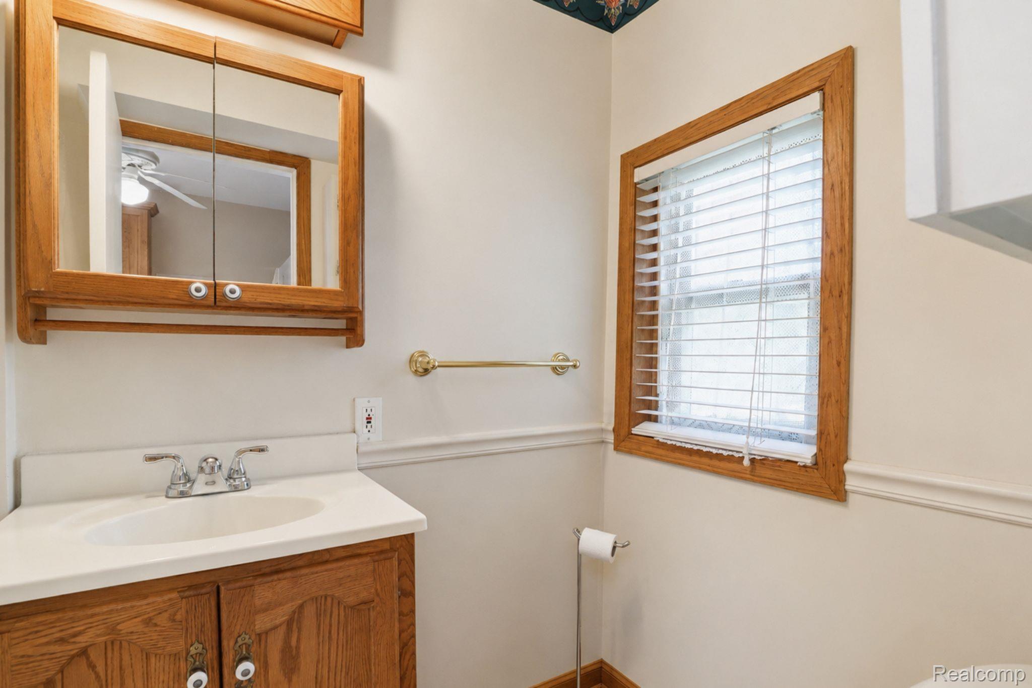 208 Flushing Street Gaines, MI 48436 - Photo 10 of 38
