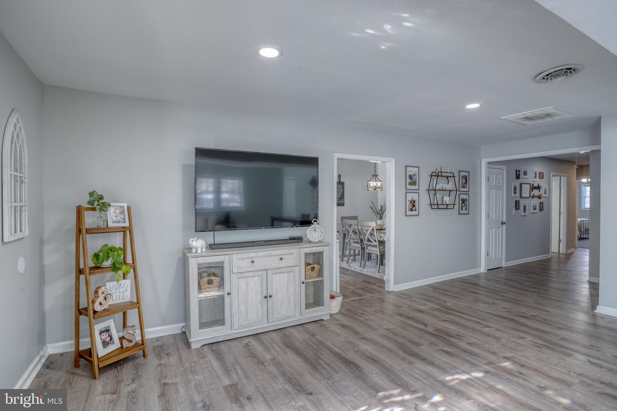 2613 Old County Road Newark, DE 19702 - Photo 25 of 50 Modern living space with inviting ambiance.
