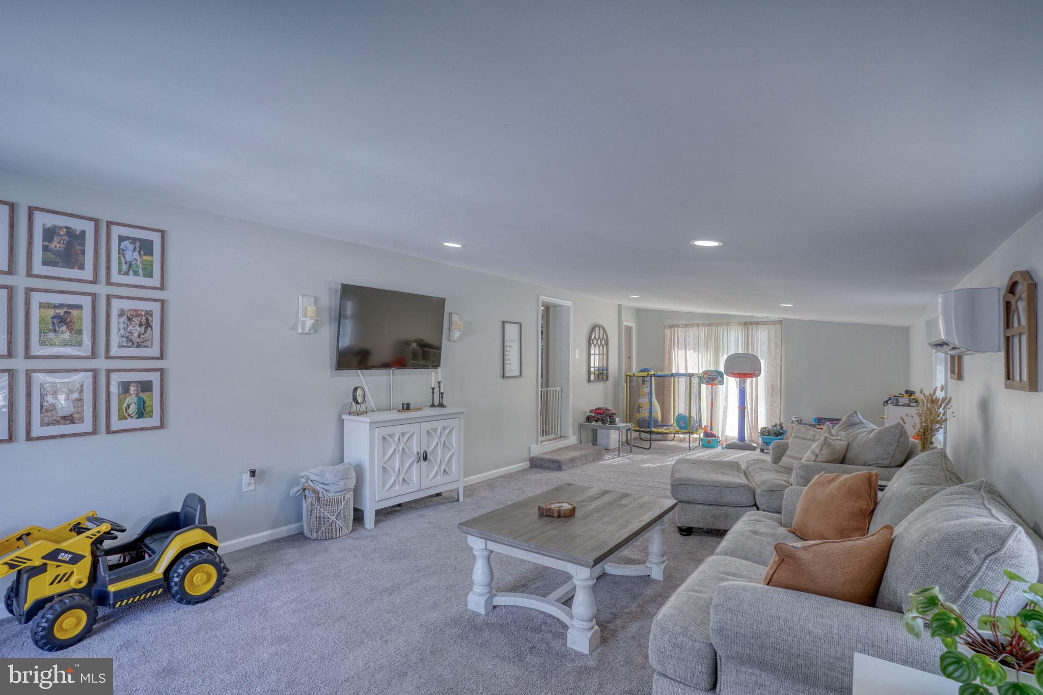2613 Old County Road Newark, DE 19702 - Photo 36 of 50 Spacious living area with natural light.