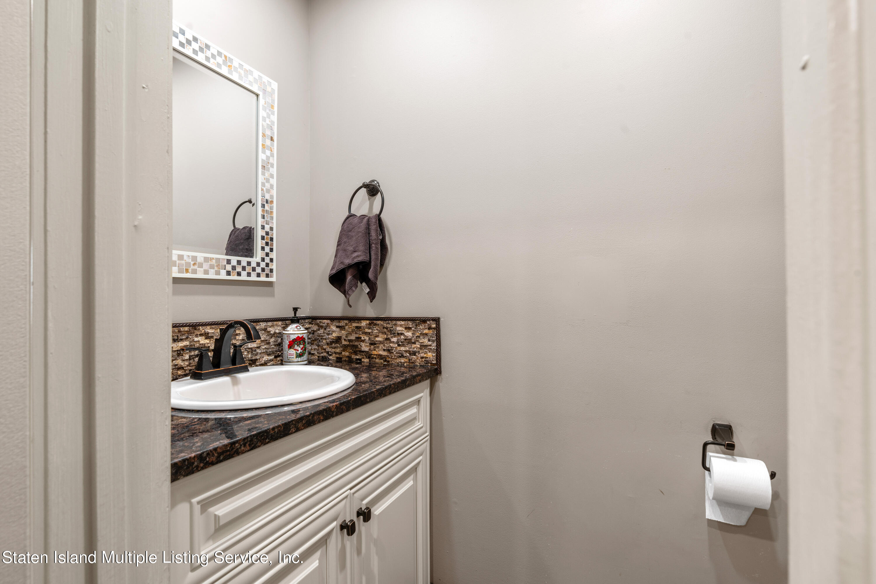 15 Flagship Circle Staten Island, NY 10309 - Photo 12 of 31 a bathroom with a sink and a mirror