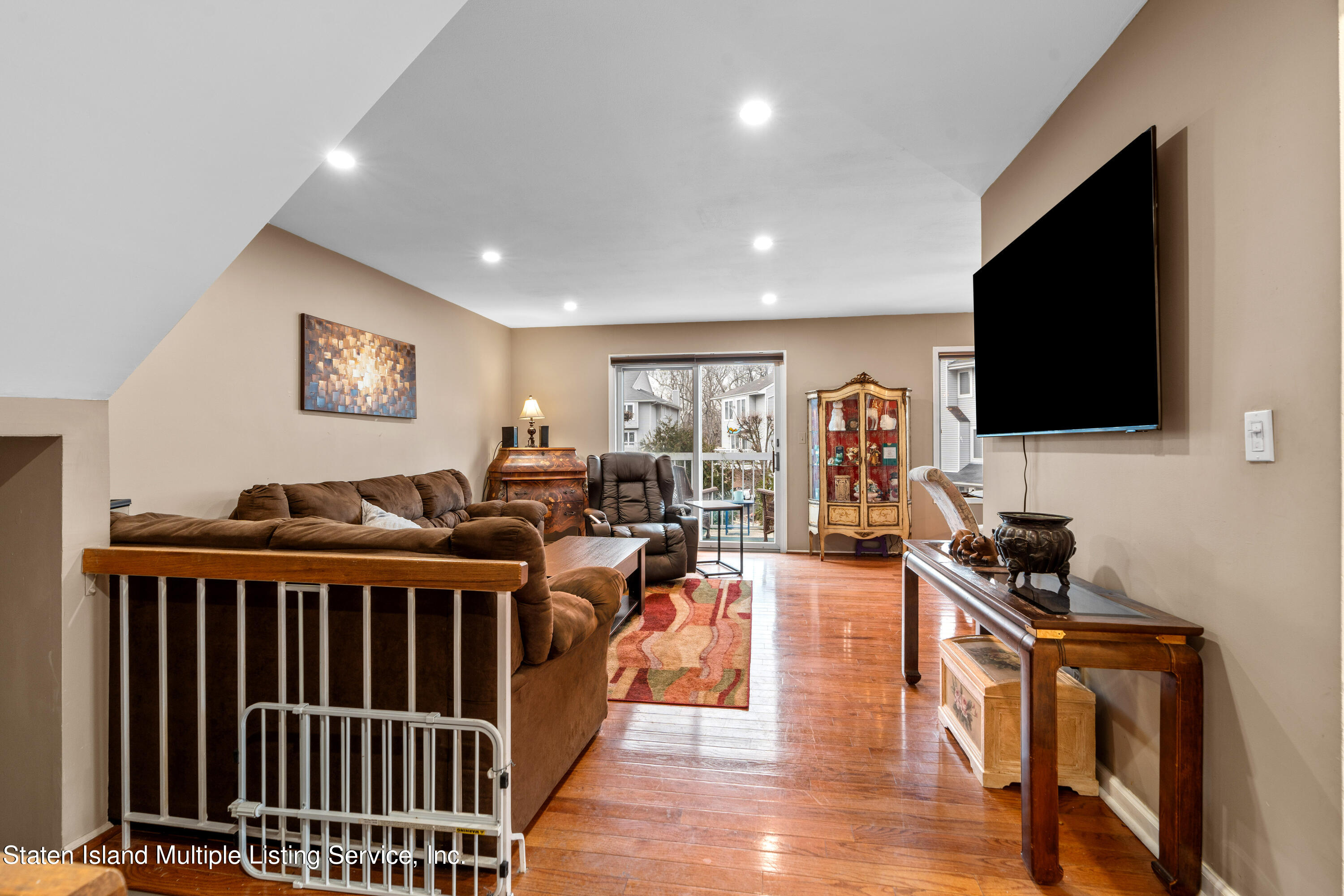 15 Flagship Circle Staten Island, NY 10309 - Photo 16 of 31 a view of a living room kitchen and a flat screen tv