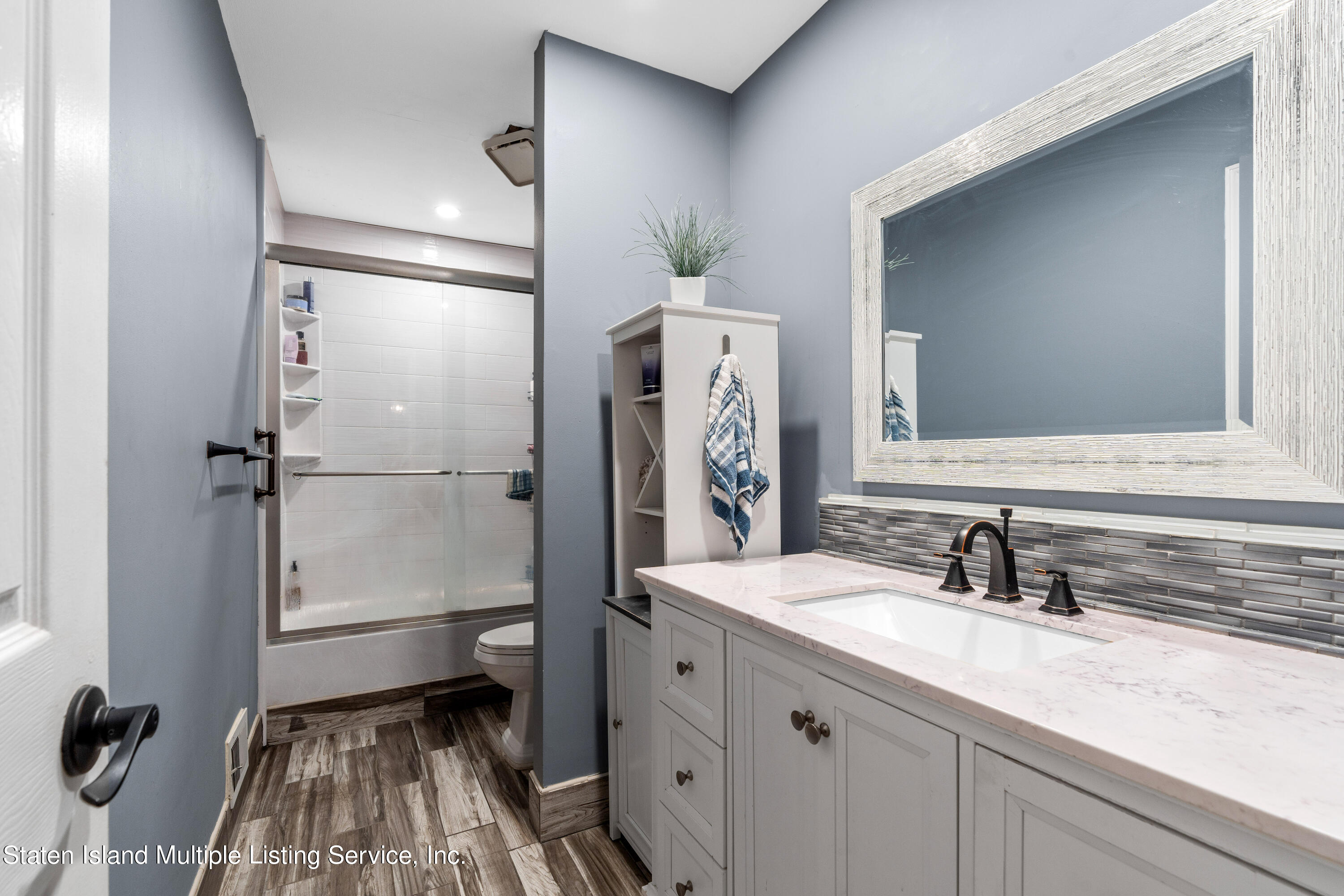 15 Flagship Circle Staten Island, NY 10309 - Photo 23 of 31 a bathroom with a sink a toilet and a mirror