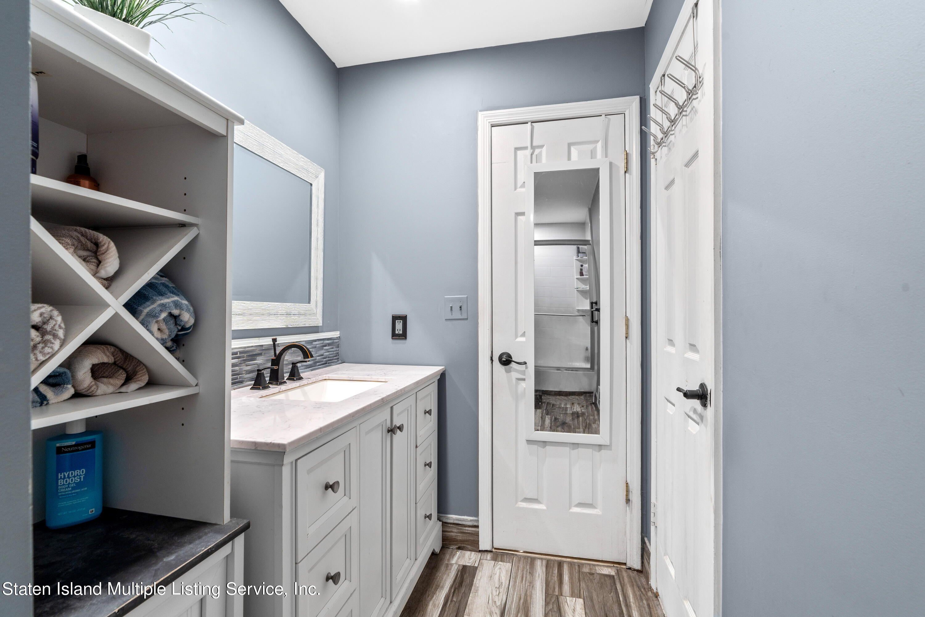 15 Flagship Circle Staten Island, NY 10309 - Photo 24 of 31 a utility room with a sink dryer and washer