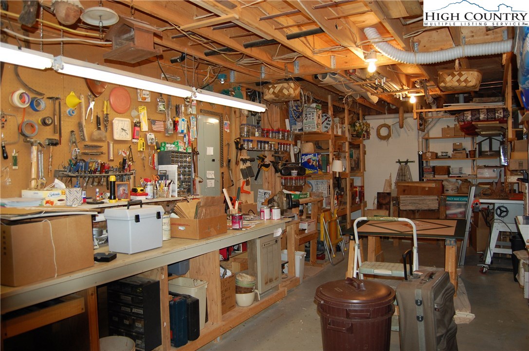 267 Rhododendron Loop Newland, NC 28657 - Photo 20 of 25 Gallery Image 20