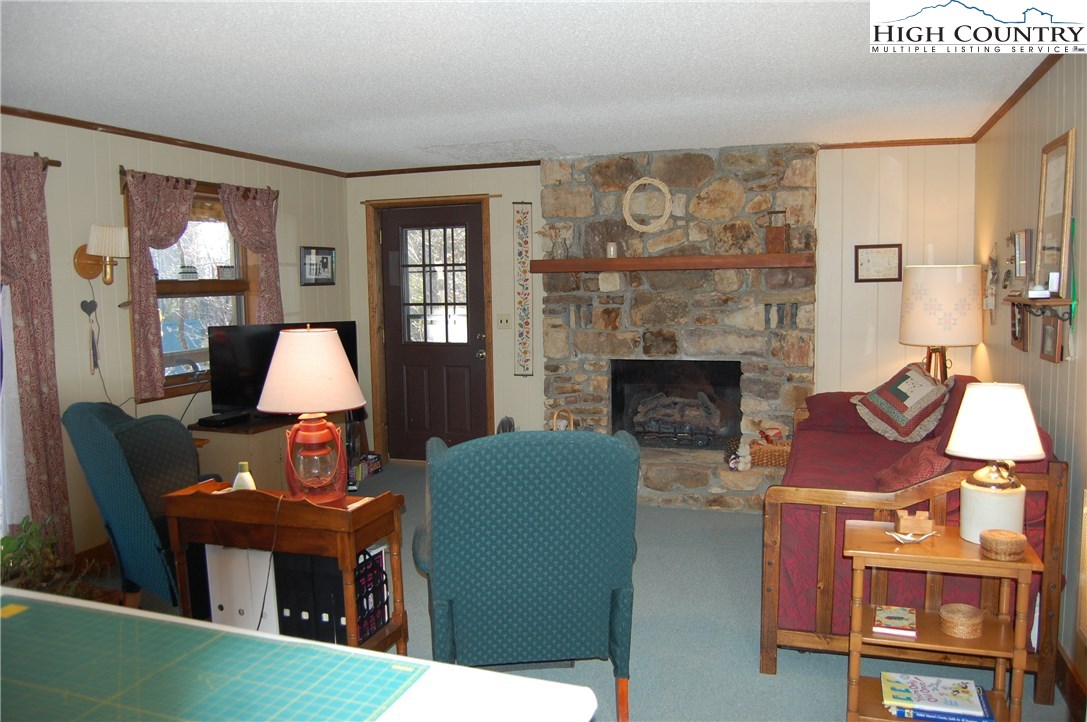 267 Rhododendron Loop Newland, NC 28657 - Photo 4 of 25 Gallery Image 4